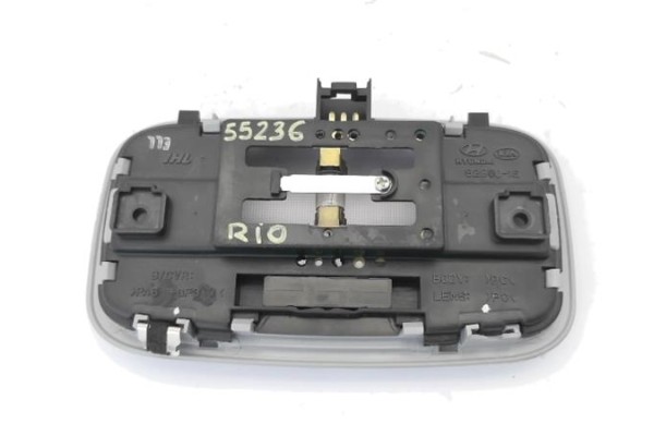Recambio de luz trasero central techo para kia rio (jb) 1.4 16v referencia OEM IAM 928501G000LX 828501G 