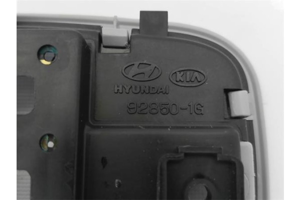 Recambio de luz trasero central techo para kia rio (jb) 1.4 16v referencia OEM IAM 928501G000LX 828501G 