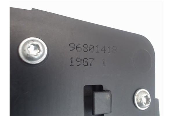 Recambio de manilla int. puerta delantero izquierda para peugeot 1007 1.4 sport referencia OEM IAM 96801418  