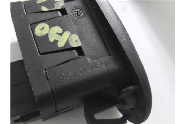 Recambio de mando elevalunas delantero derecho para citroen c3 1.4 hdi referencia OEM IAM 6554L7  