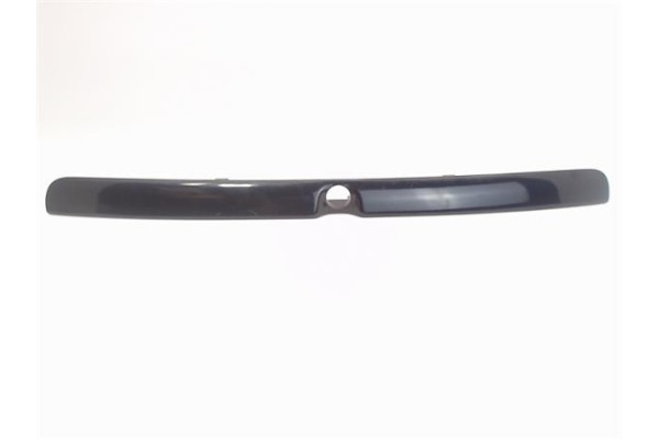 Recambio de moldura porton trasero para audi a4 berlina (b5) 1.6 referencia OEM IAM 8D5827576B  