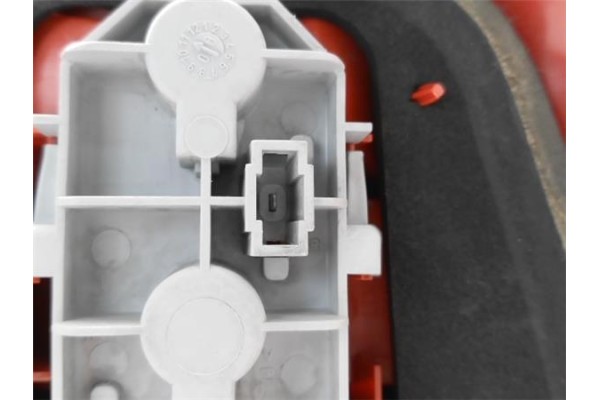 Recambio de piloto trasero izquierdo para volkswagen golf iv berlina (1j1) 1.9 tdi referencia OEM IAM 1J6945095Q 89397262 