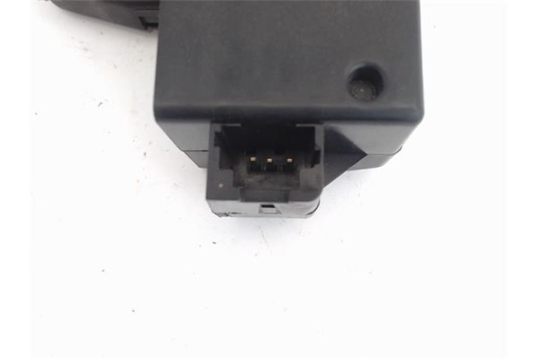 Recambio de cierre electromagnetico porton para peugeot 1007 1.4 sport referencia OEM IAM 9657614780 030905 