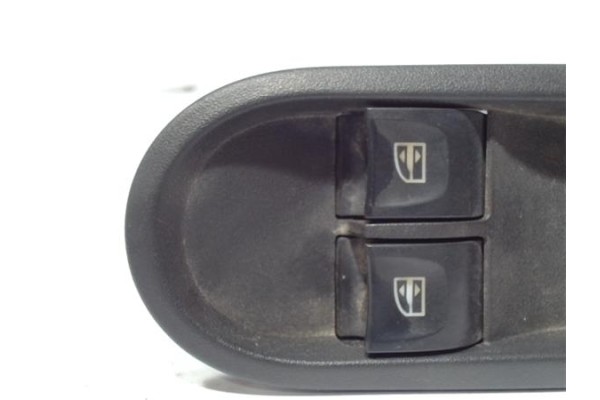 Recambio de mando elevalunas para dacia duster i 1.5 sl trotamundos 4x4 referencia OEM IAM   