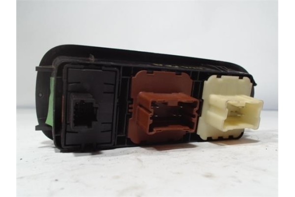 Recambio de mando elevalunas para dacia duster i 1.5 sl trotamundos 4x4 referencia OEM IAM   