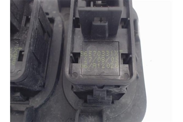 Recambio de mando elevalunas para peugeot 1007 1.4 sport referencia OEM IAM 86570331xt  