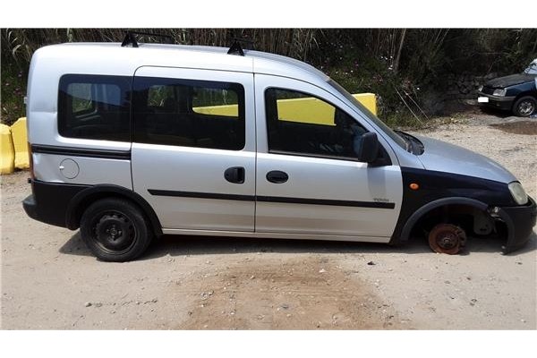 opel combo (corsa c)(2001) del año 