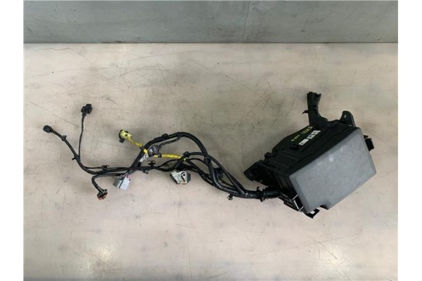 Recambio de caja fusibles/rele para kia cee´d 1.0 drive referencia OEM IAM 91200-J7200  