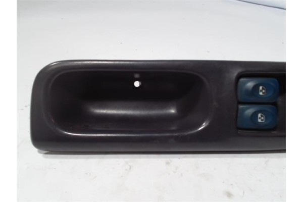 Recambio de mando elevalunas para renault twingo i (c06) 1.2 generation referencia OEM IAM 7700840861D 6156103516 