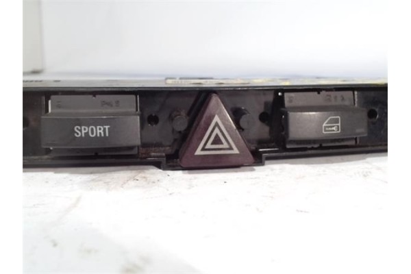 Recambio de interruptor luces emergencia para opel astra h berlina 1.8 sport referencia OEM IAM 13100107 03758070 