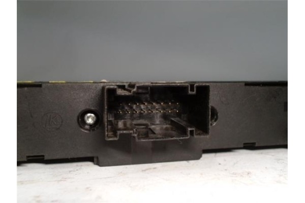 Recambio de interruptor luces emergencia para opel astra h berlina 1.8 sport referencia OEM IAM 13100107 03758070 