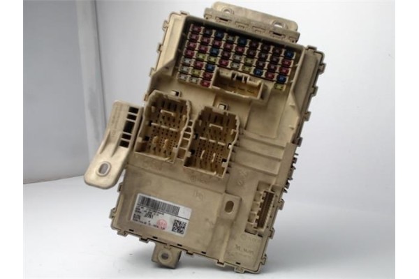 Recambio de caja fusibles/rele para kia cee´d 1.0 drive referencia OEM IAM 91200-J7200  