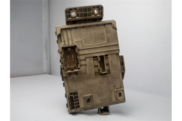 Recambio de caja fusibles/rele para kia cee´d 1.0 drive referencia OEM IAM 91200-J7200  