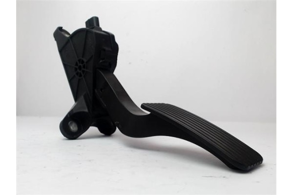 Recambio de pedal acelerador para kia cee´d 1.0 drive referencia OEM IAM 32700-G4200  