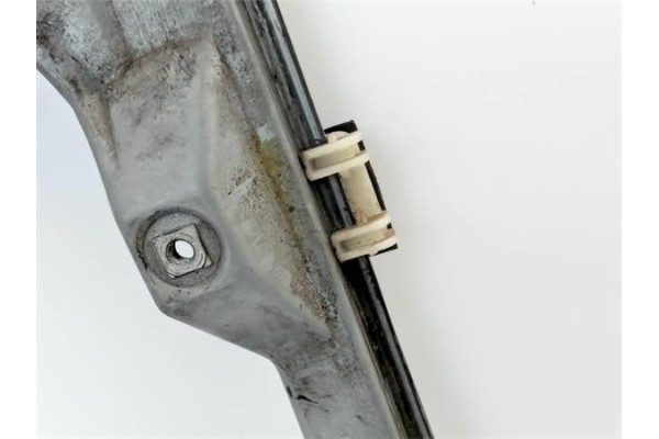 Recambio de elevalunas electrico delantero derecho para renault clio ii fase i (b/cbo) referencia OEM IAM 77008422  