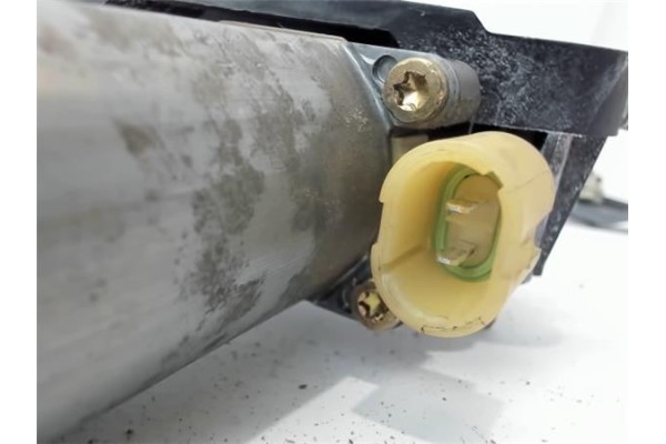 Recambio de elevalunas electrico delantero derecho para renault clio ii fase i (b/cbo) referencia OEM IAM 77008422  