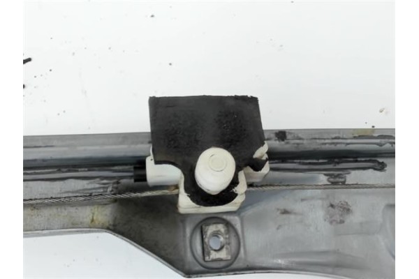 Recambio de elevalunas electrico delantero derecho para renault clio ii fase i (b/cbo) referencia OEM IAM 77008422  