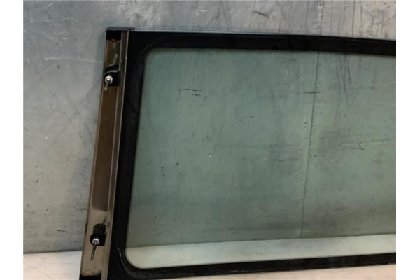 Recambio de luna puerta trasero derecha para nissan sunny berlina (n14) 1.6 i 16v referencia OEM IAM 8330050C11  
