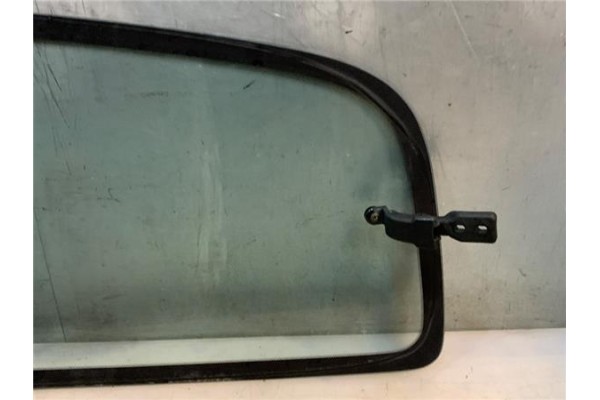 Recambio de luna puerta trasero derecha para nissan sunny berlina (n14) 1.6 i 16v referencia OEM IAM 8330050C11  