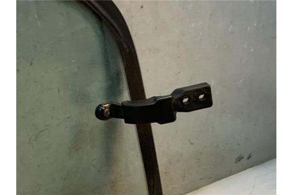 Recambio de luna puerta trasero derecha para nissan sunny berlina (n14) 1.6 i 16v referencia OEM IAM 8330050C11  