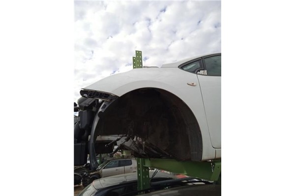 Recambio de aleta delantero izquierda para kia ceed (jd) 1.4 concept referencia OEM IAM 66311A2030  