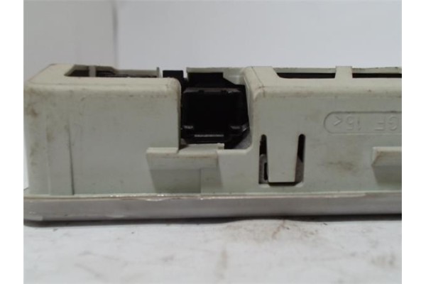 Recambio de luz delantero central techo para bmw serie 5 berlina (e39) 3.0 530i referencia OEM IAM 83695  