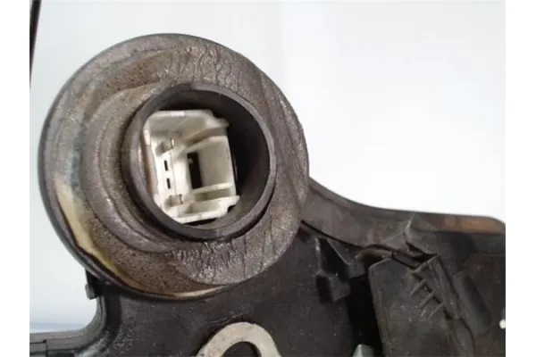 Recambio de cierre electromagnetico trasero derecho para toyota corolla verso (r1) 1.8 sol referencia OEM IAM 690500F011  