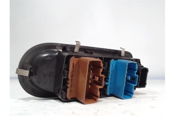 Recambio de mando elevalunas para renault clio iii 1.5 dci (br17, cr17) referencia OEM IAM 8200356541  
