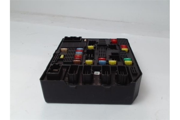 Recambio de caja fusibles/rele para renault scenic iii (jz) 1.5 grand expression referencia OEM IAM 2840207902300 284B62342R 
