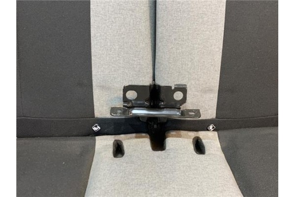 Recambio de asiento trasero central para citroen c1 1.2 feel referencia OEM IAM B0009497EK B0009490EK 