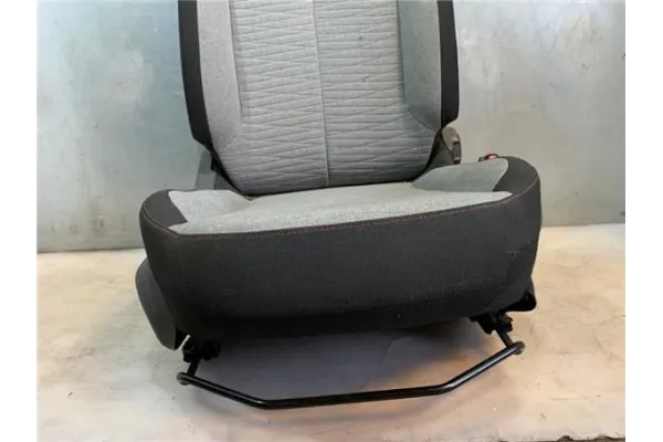 Recambio de asiento delantero derecho para citroen c1 1.2 feel referencia OEM IAM B000656680 B0009470EK 