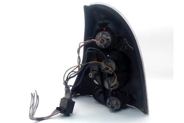 Recambio de piloto trasero izquierdo para renault clio ii fase i (b/cb0) 1.5 dci (b/cb07) referencia OEM IAM 265553462R  