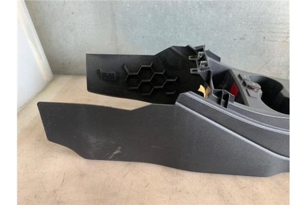 Recambio de consola para volkswagen polo v (6c1) 1.2 advance bmt referencia OEM IAM 6R0963243F  
