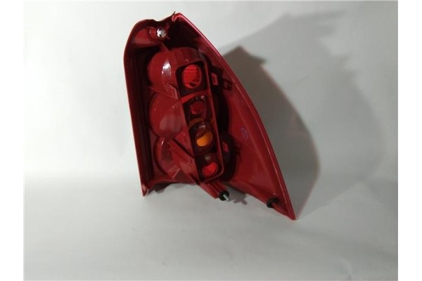 Recambio de piloto trasero izquierdo para peugeot 307 break / sw (s1) 1.6 sw pack referencia OEM IAM PG4204164  