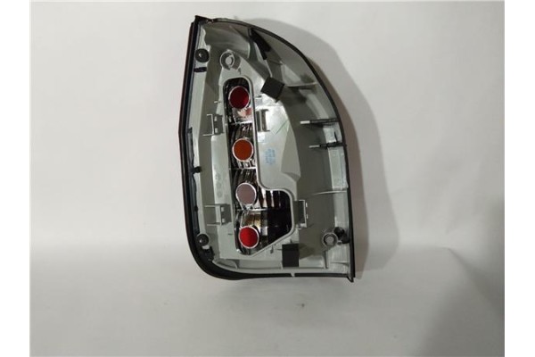 Recambio de piloto trasero derecho para opel zafira a 2.0 club referencia OEM IAM OP7154153  