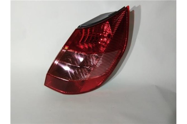 Recambio de piloto trasero derecho para renault scenic ii (jm) 1.5 authentique referencia OEM IAM RN0324153  