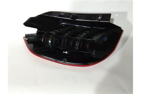 Recambio de piloto trasero derecho para renault scenic ii (jm) 1.5 authentique referencia OEM IAM RN0324153  