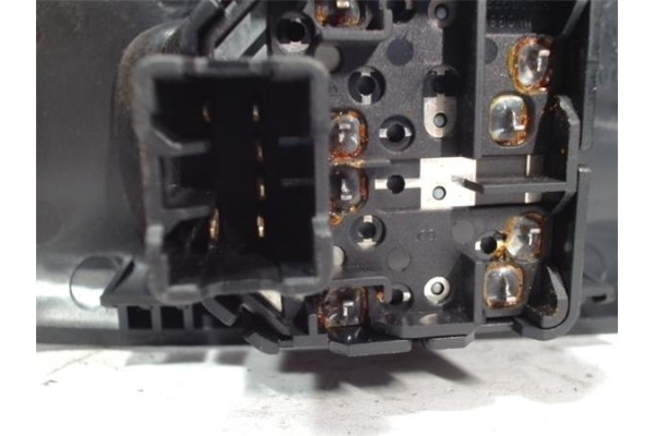 Recambio de mando elevalunas para daewoo matiz 1.0 cd referencia OEM IAM 96563824 96563826 