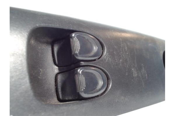 Recambio de mando elevalunas para daewoo matiz 1.0 cd referencia OEM IAM 96563824 96563826 