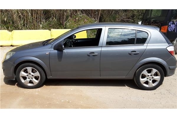 opel astra h berlina (2004) del año 