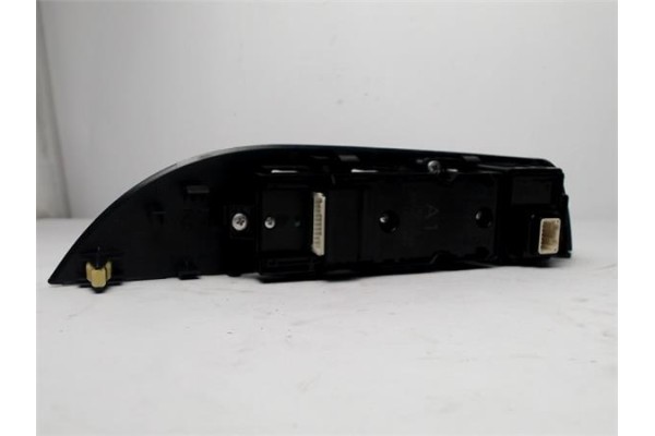 Recambio de mando elevalunas para toyota corolla 1.8 referencia OEM IAM 84040-02160 114-2199 