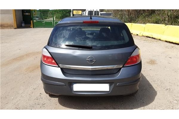 opel astra h berlina (2004) del año 