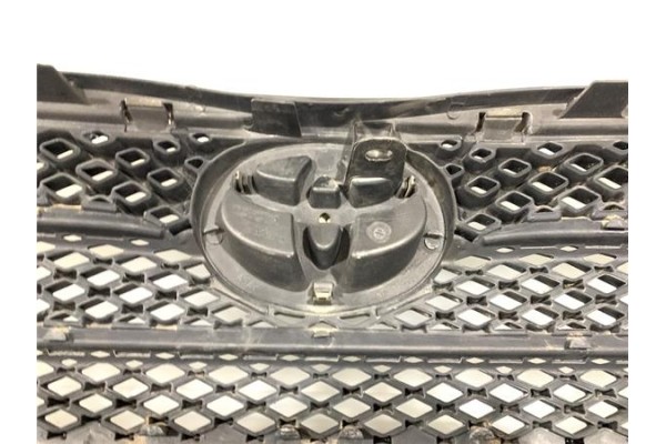 Recambio de rejilla capo para toyota corolla (e12) 1.6 vvt-i referencia OEM IAM 5310002010  