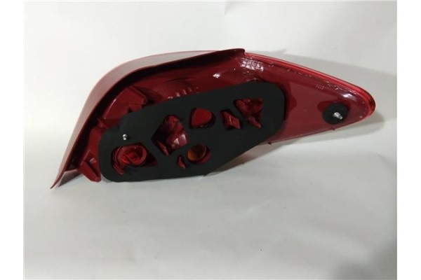 Recambio de piloto trasero izquierdo para peugeot 307 (s1) 1.4 xr clim plus referencia OEM IAM PG4204154  