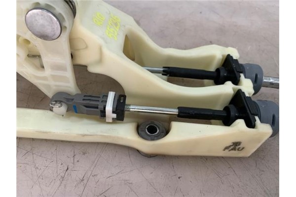Recambio de conjunto palanca cambio velocidad para kia rio (jb) 1.4 16v referencia OEM IAM 437001G600VA  