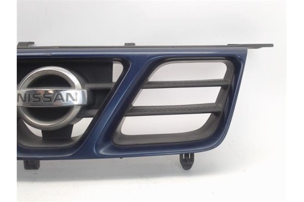Recambio de rejilla capo para nissan x-trail (t30) 2.2 comfort referencia OEM IAM 623108H709  