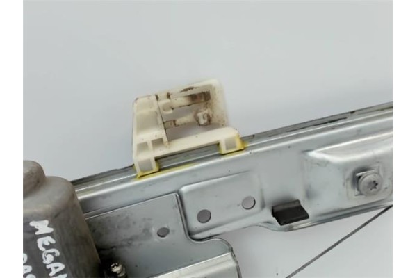 Recambio de mecanismo elevalunas trasero izquierdo para renault megane ii berlina 5p referencia OEM IAM   