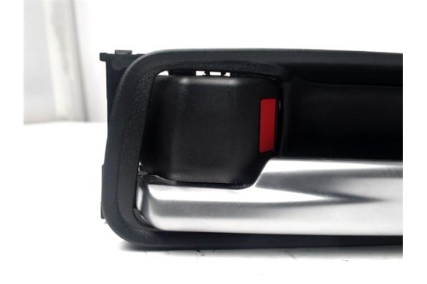 Recambio de manilla int. puerta delantero izquierda para toyota corolla 1.8 referencia OEM IAM 6927402190  