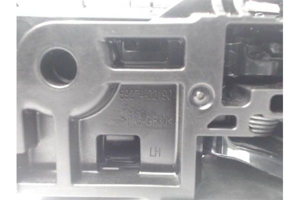 Recambio de manilla int. puerta delantero izquierda para toyota corolla 1.8 referencia OEM IAM 6927402190  