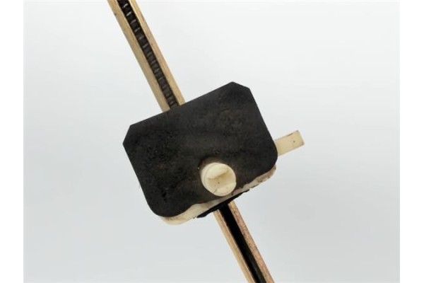 Recambio de elevalunas electrico delantero derecho para renault r 19 berlina con portón (b/c53) referencia OEM IAM   
